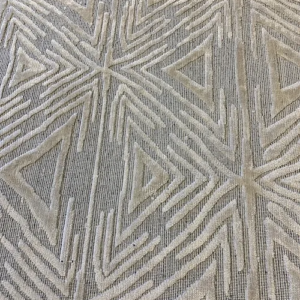 Handloomed White/Grey 7’ 9” x 9’ 9” SKU# BRC 958685