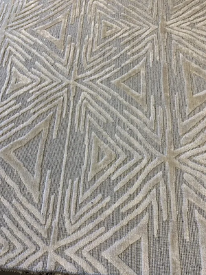 Handloomed White/Grey 7’ 9” x 9’ 9” SKU# BRC 958685